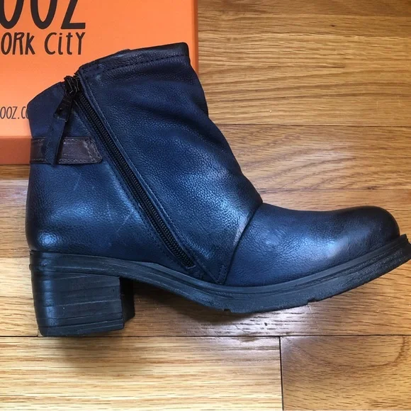 💙💙 Miz Mooz Navy Leather Ankle Boots 💙💙 - Picture 4 of 15
